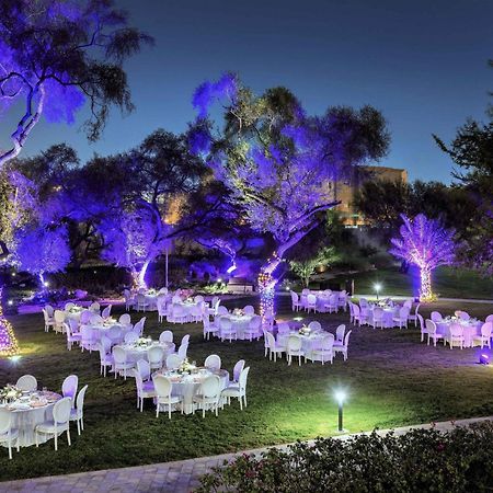 อัล เมสซิลา อะ ลักชัวรี คอลเลคชั่น รีสอร์ต แอนด์ สปา โดฮา Hotel ภายนอก รูปภาพ The garden at night