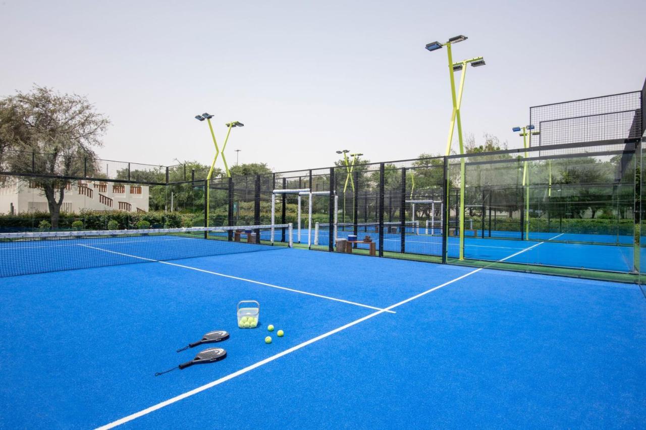 อัล เมสซิลา อะ ลักชัวรี คอลเลคชั่น รีสอร์ต แอนด์ สปา โดฮา Hotel ภายนอก รูปภาพ A paddle tennis court