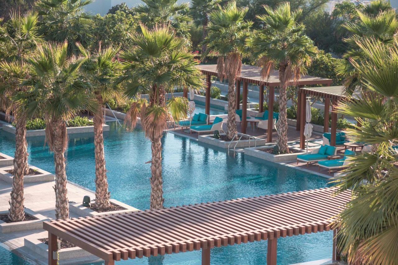 อัล เมสซิลา อะ ลักชัวรี คอลเลคชั่น รีสอร์ต แอนด์ สปา โดฮา Hotel ภายนอก รูปภาพ The swimming pool at the resort