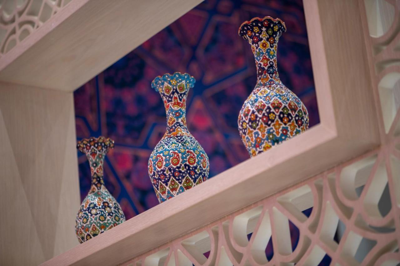 อัล เมสซิลา อะ ลักชัวรี คอลเลคชั่น รีสอร์ต แอนด์ สปา โดฮา Hotel ภายนอก รูปภาพ Vases in the palace