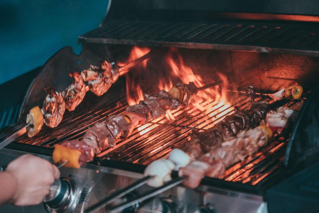 อัล เมสซิลา อะ ลักชัวรี คอลเลคชั่น รีสอร์ต แอนด์ สปา โดฮา Hotel ภายนอก รูปภาพ A barbecue grill